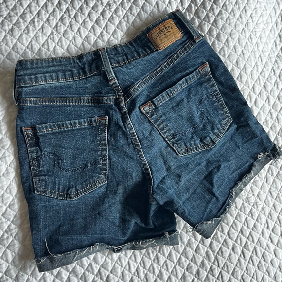 Vintage Levi high waist shorts - Picture 2 of 3